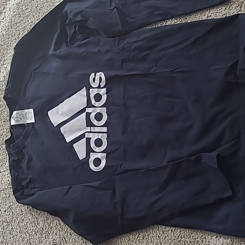 Men's Adidas Size Medium Long-sleeved T-shirt